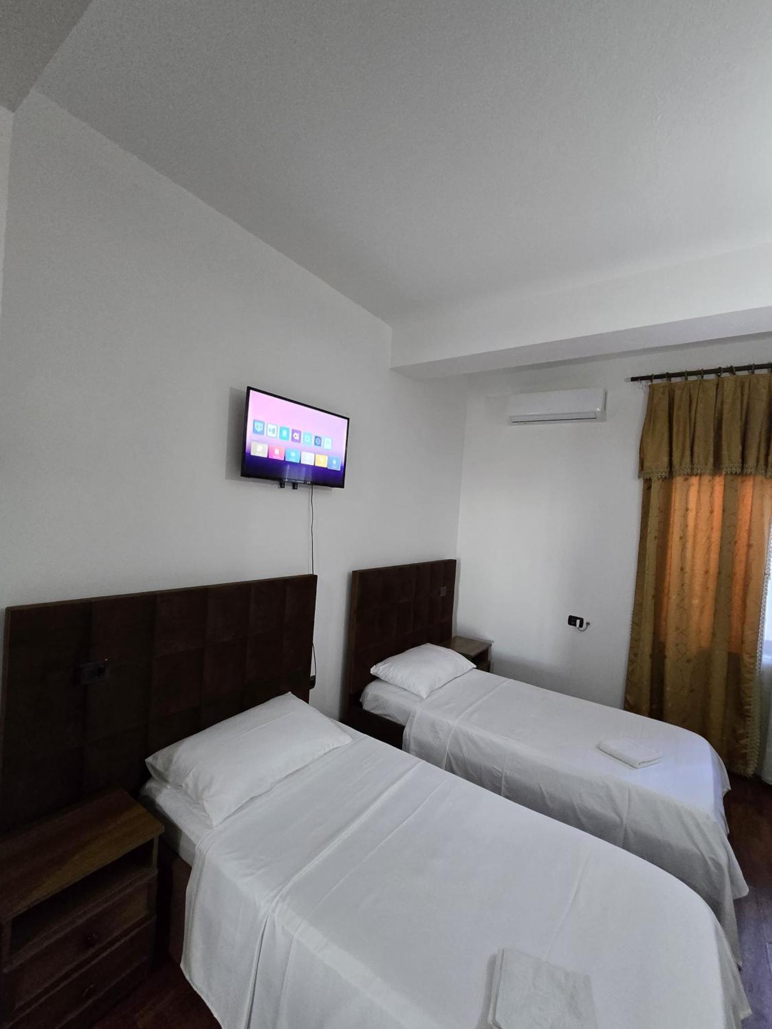 Grand Hotel Krujë Екстериор снимка