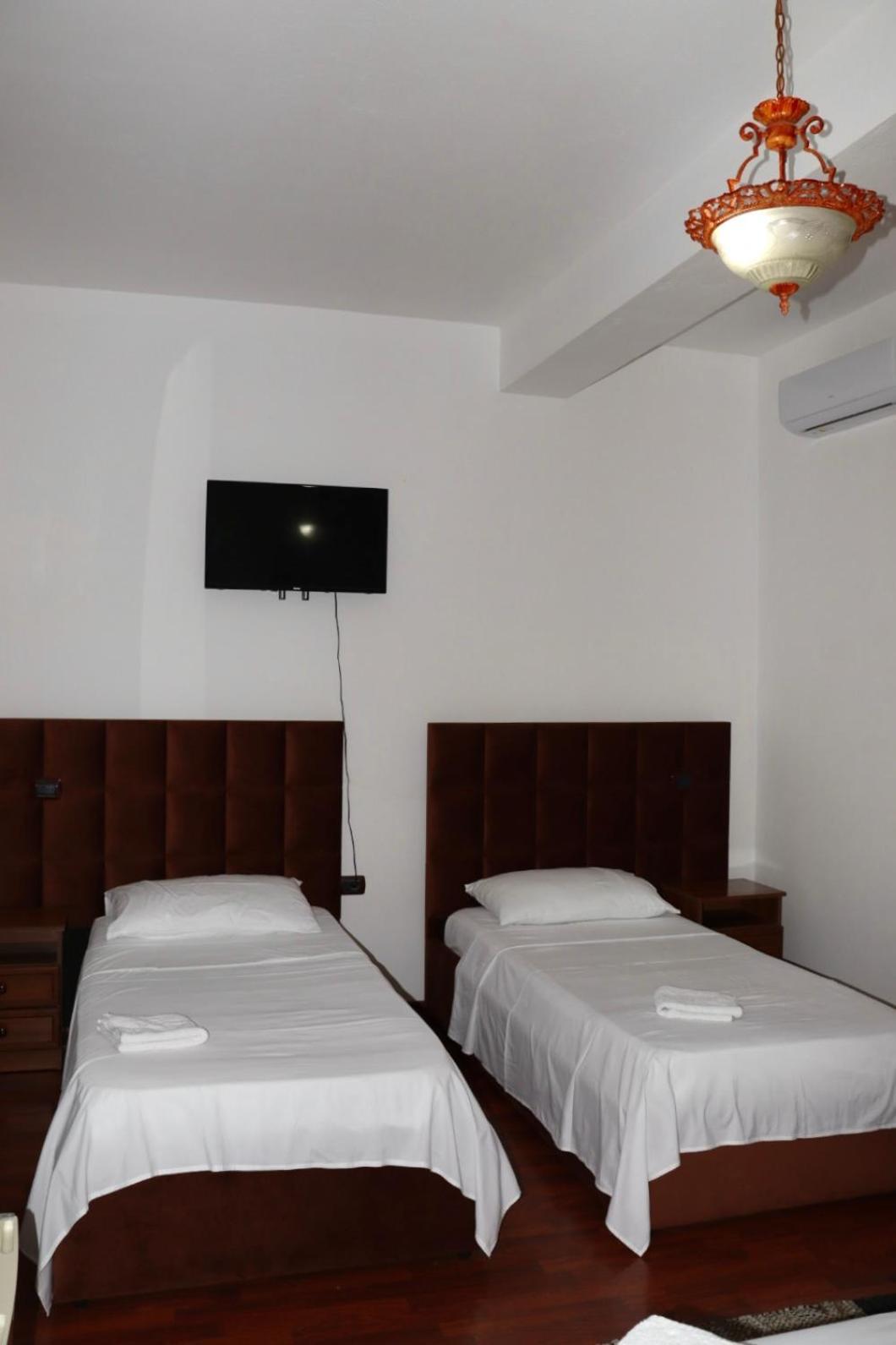 Grand Hotel Krujë Екстериор снимка
