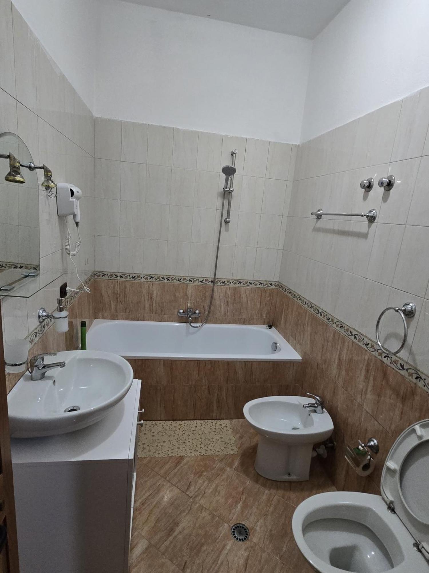 Grand Hotel Krujë Екстериор снимка