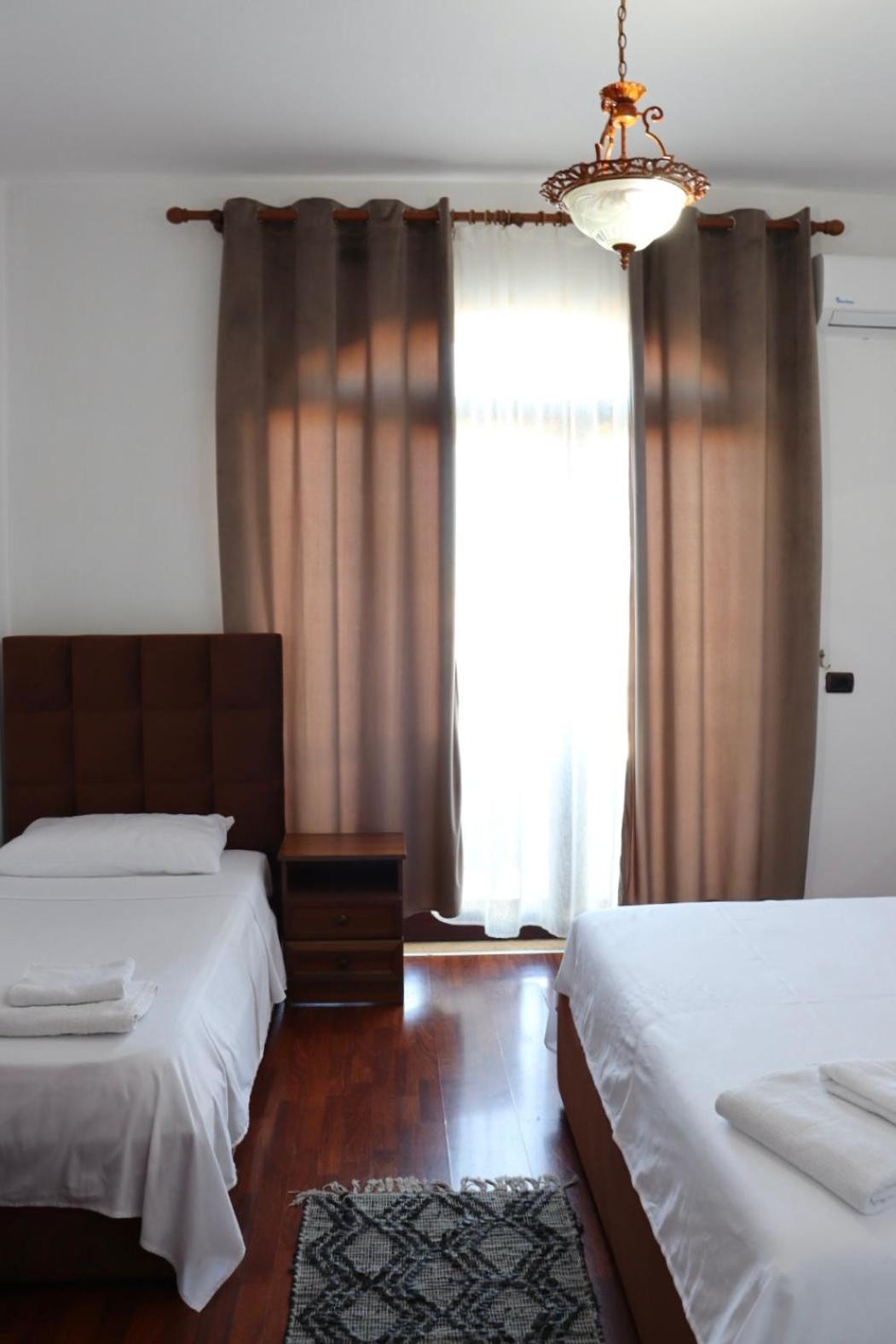 Grand Hotel Krujë Екстериор снимка