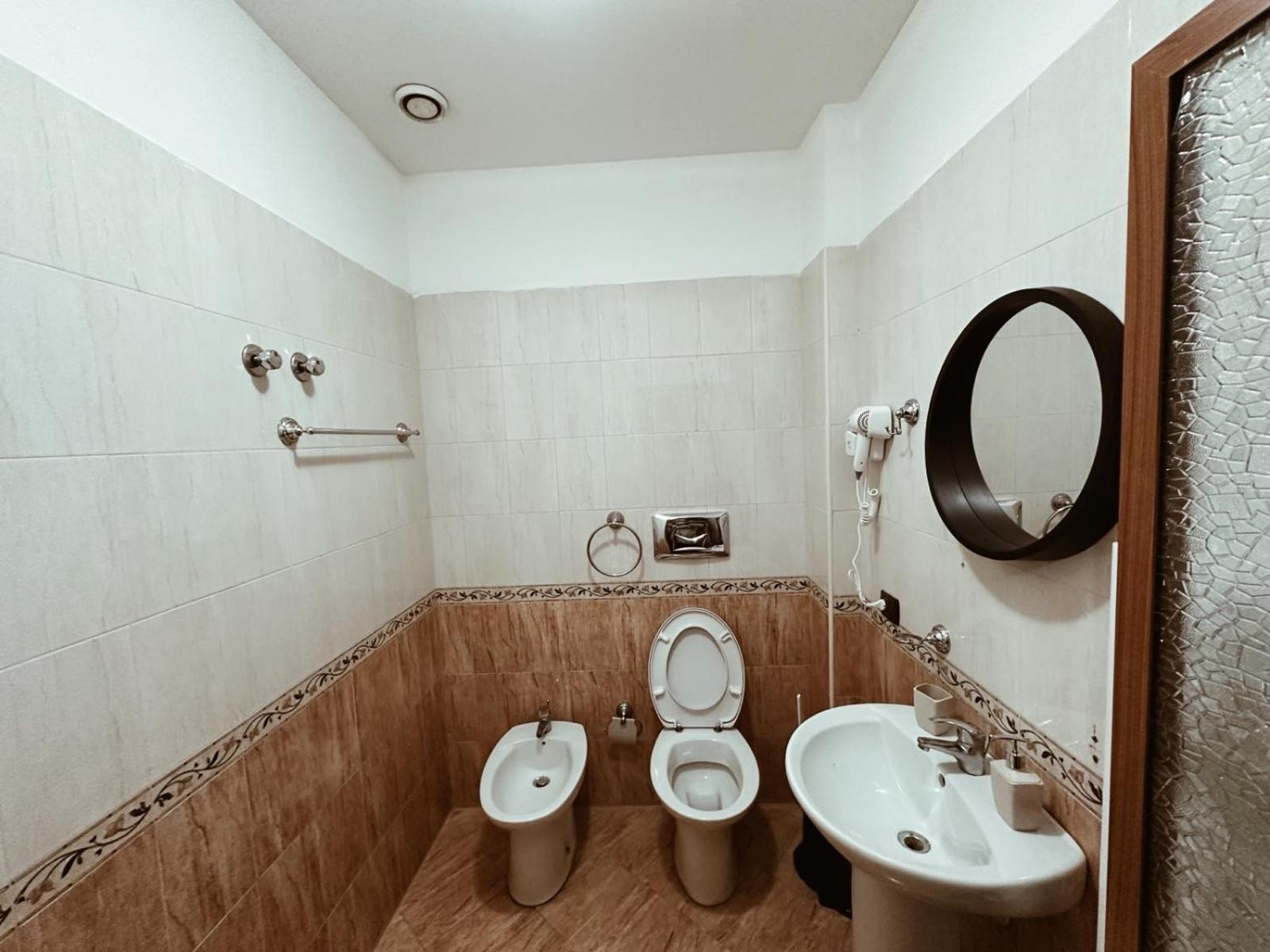 Grand Hotel Krujë Екстериор снимка