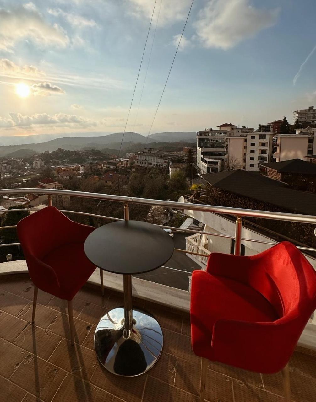 Grand Hotel Krujë Екстериор снимка